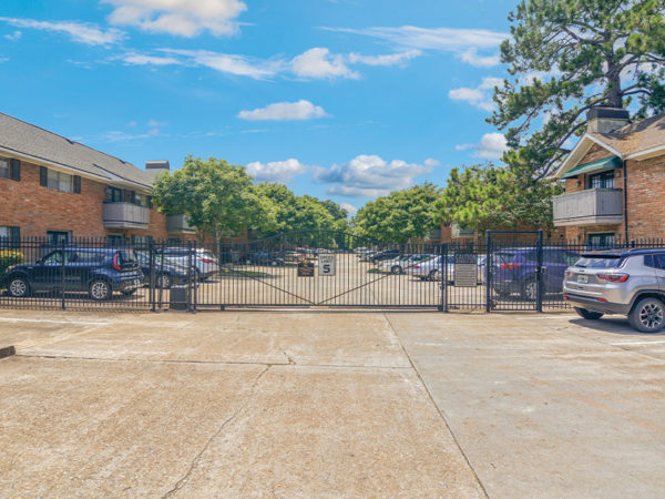 21 south apartments secure community in Baton Rouge, LA