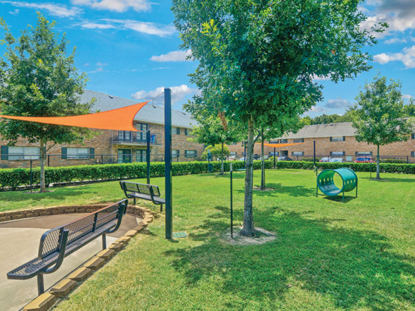 21 south dogpark Apartment dog park in Baton Rouge