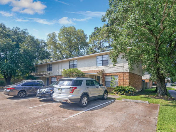 dove creek apartments apartment building in Baton Rouge